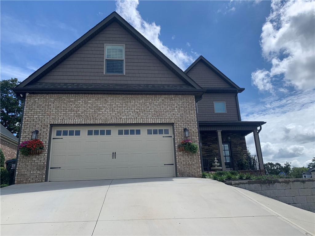 106 Viaroma Drive