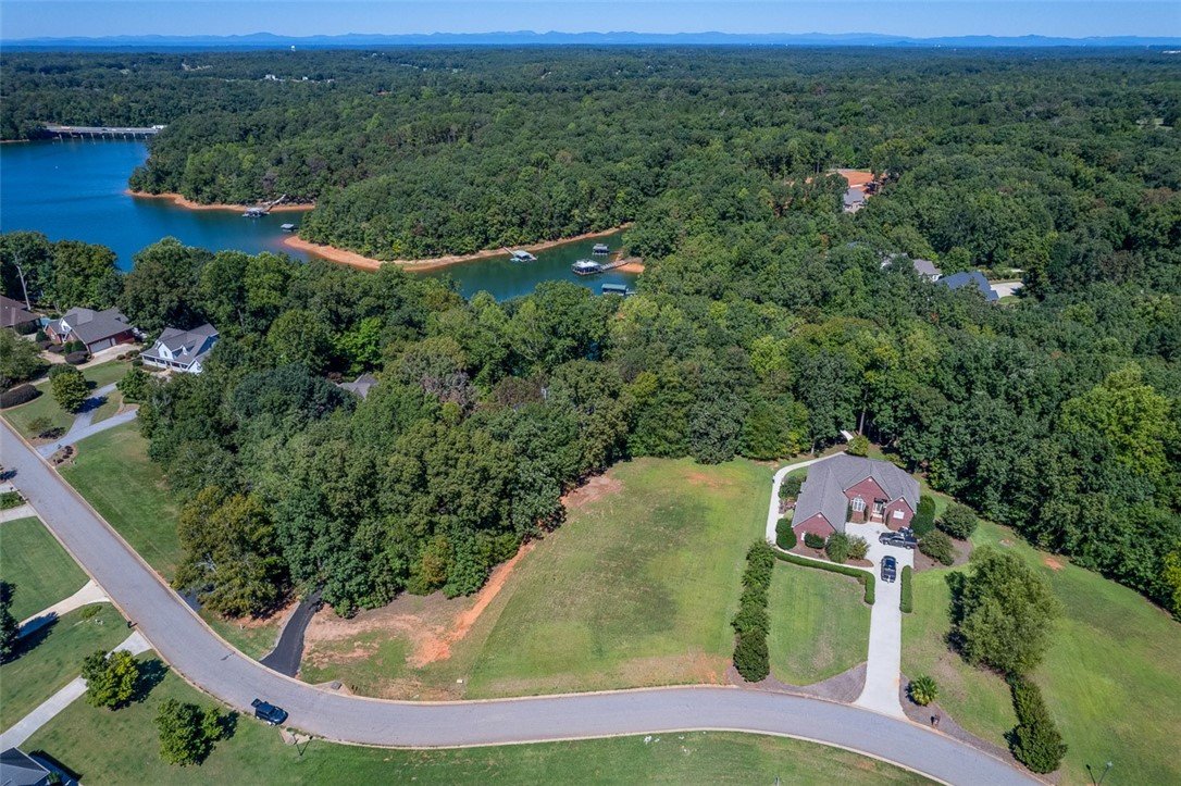 112 Topsail Drive