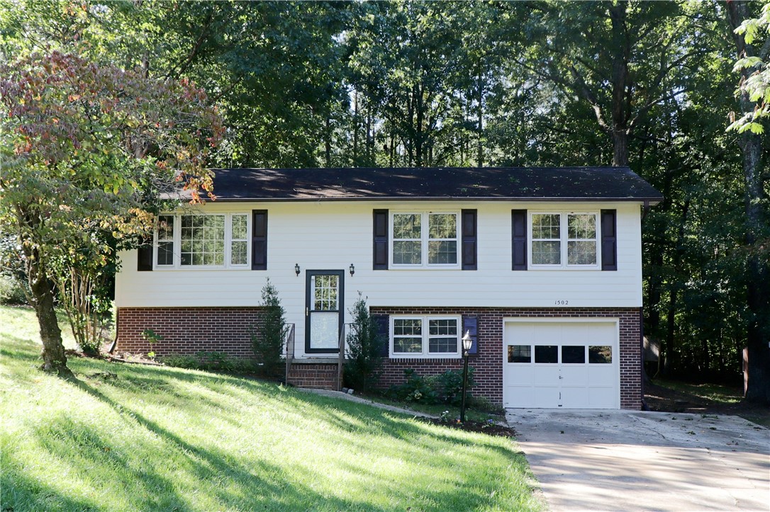1502 Cherokee Drive