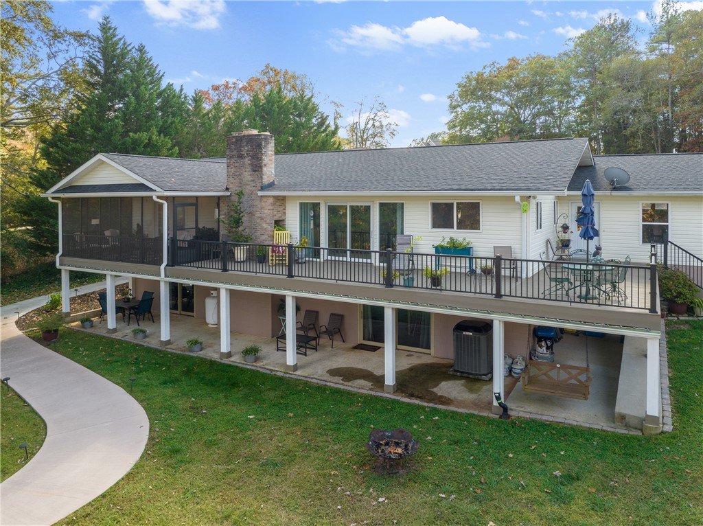 325 Edgewater Drive