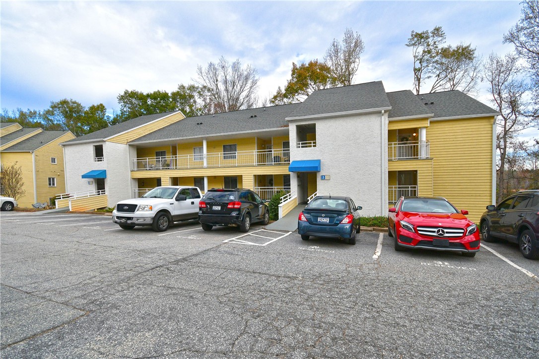303 Northlake Drive
