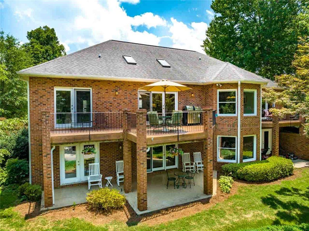 203 Crestview Court