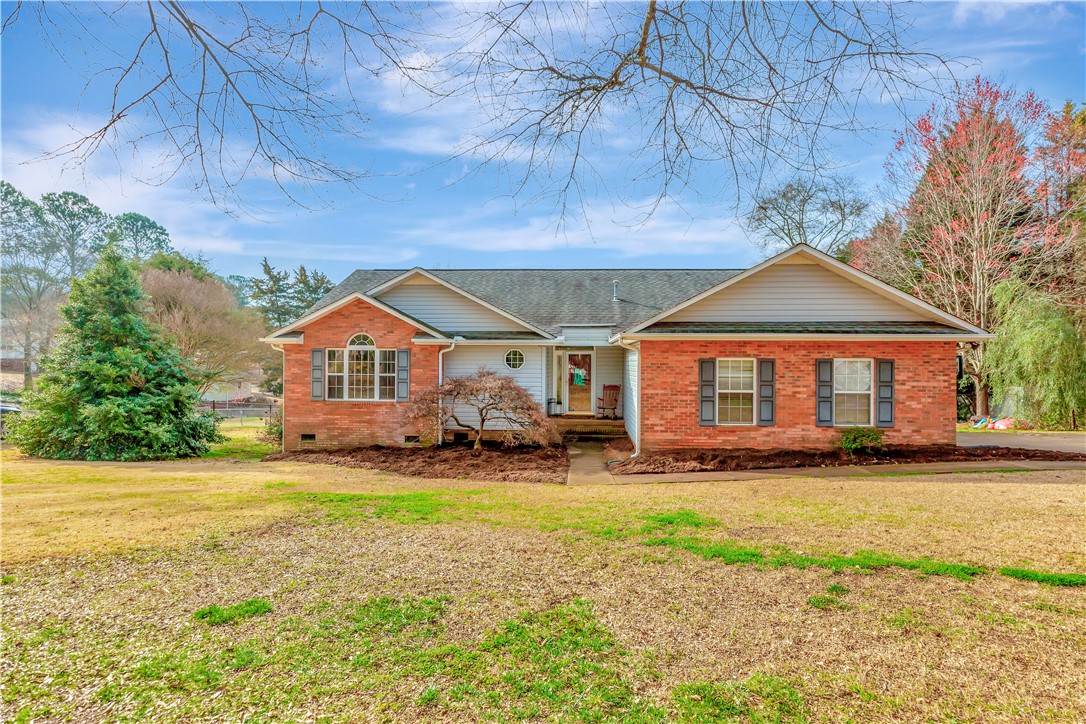 611 Walnut Way
