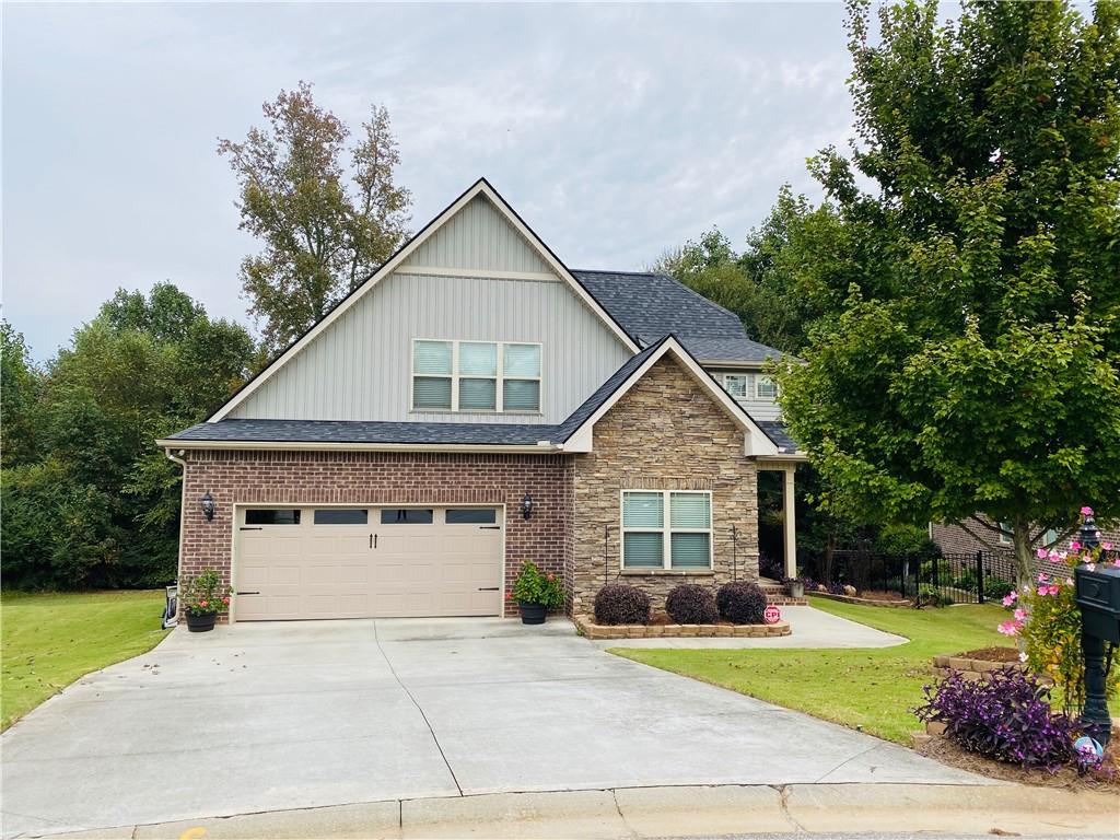 206 Grand Oak Circle