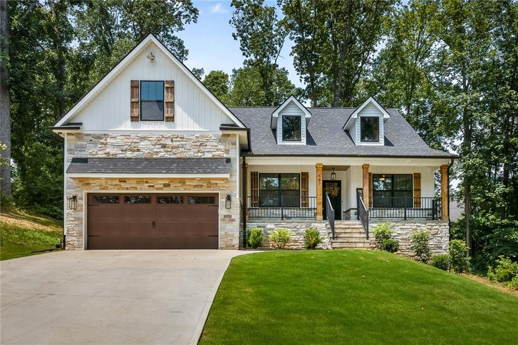 607 Robin Hood Lane