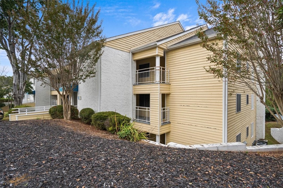 104 Northlake Drive