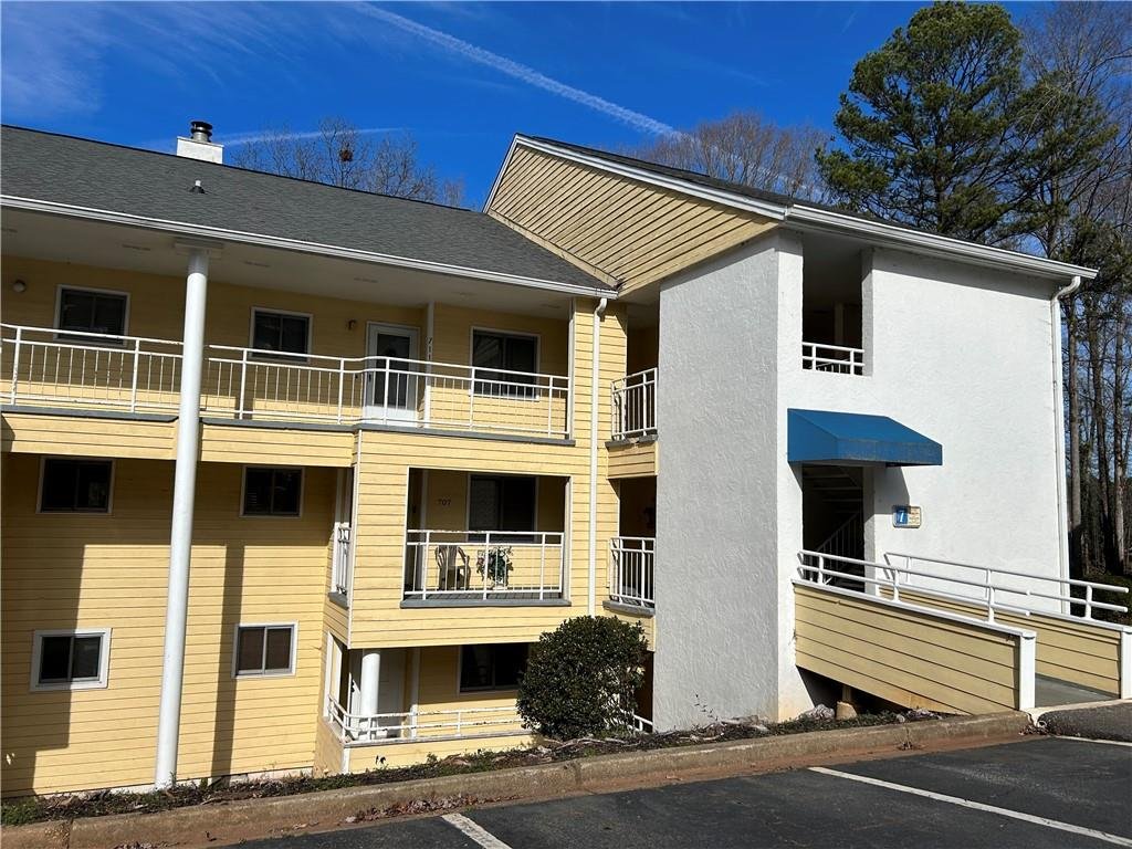 711 Northlake Drive