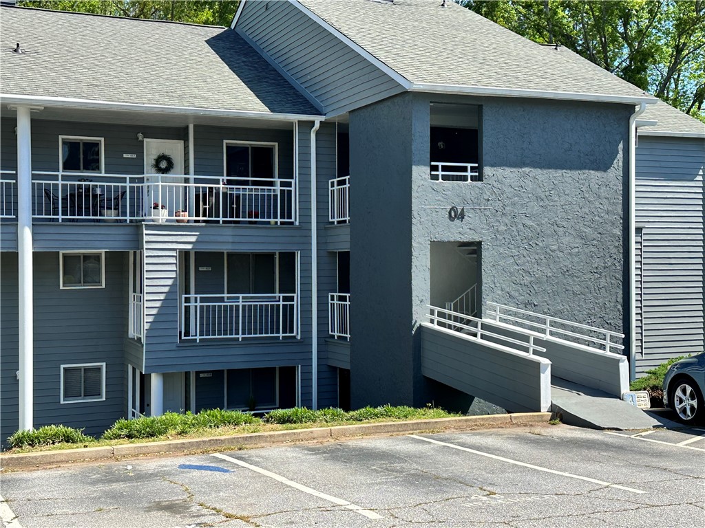 404 Northlake Drive