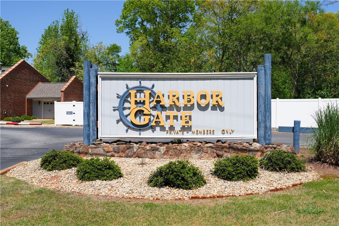 33 Harbor Gate