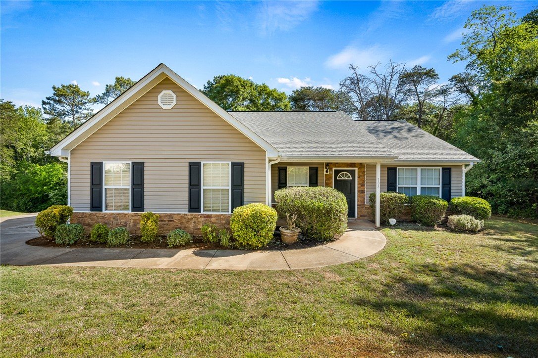 108 Lake Forest Circle
