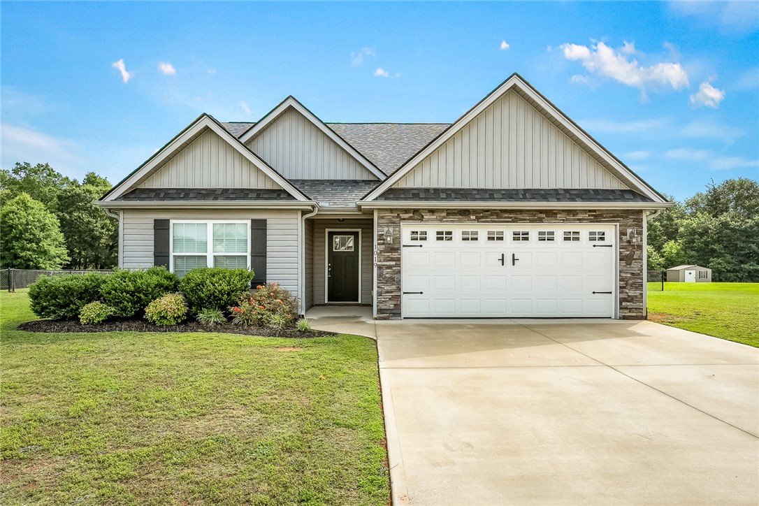 1019 Stoneham Circle