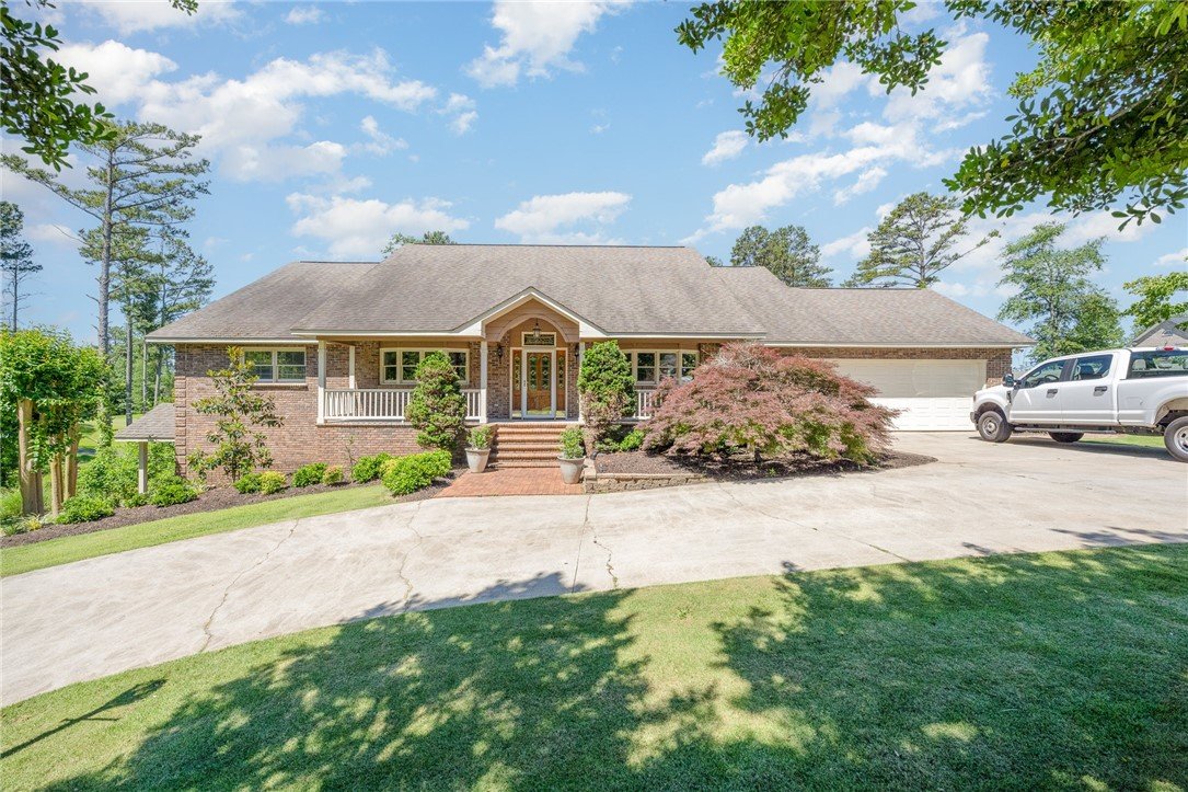 2606 Dog Leg Lane