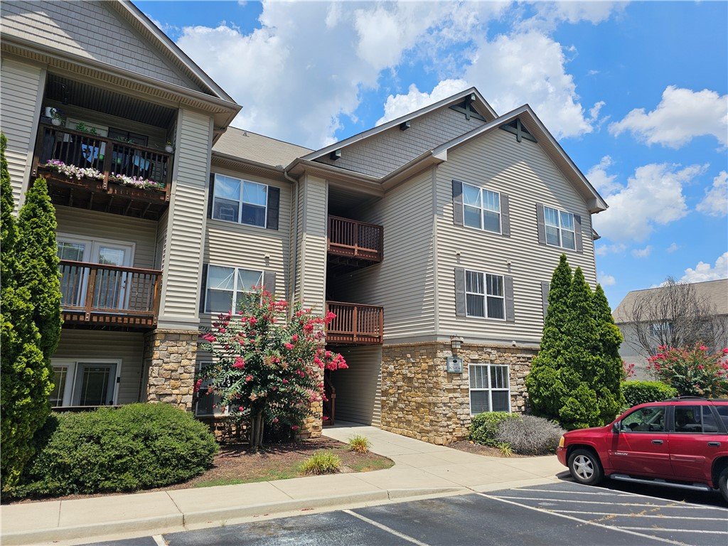 811 Harts Cove Way