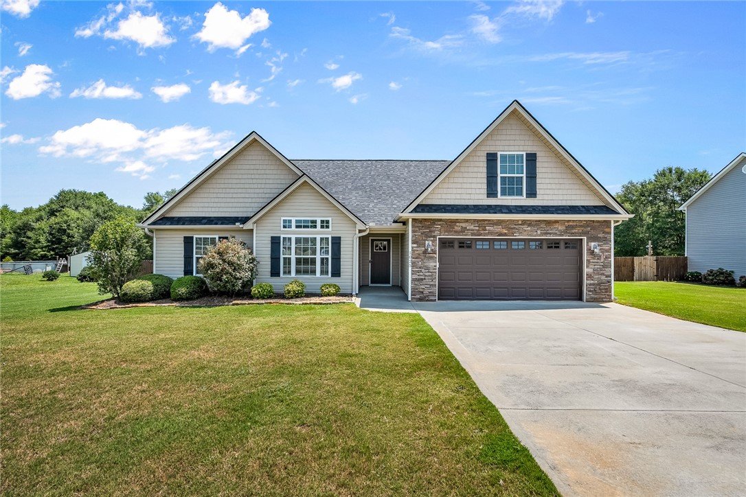 1025 Stoneham Circle