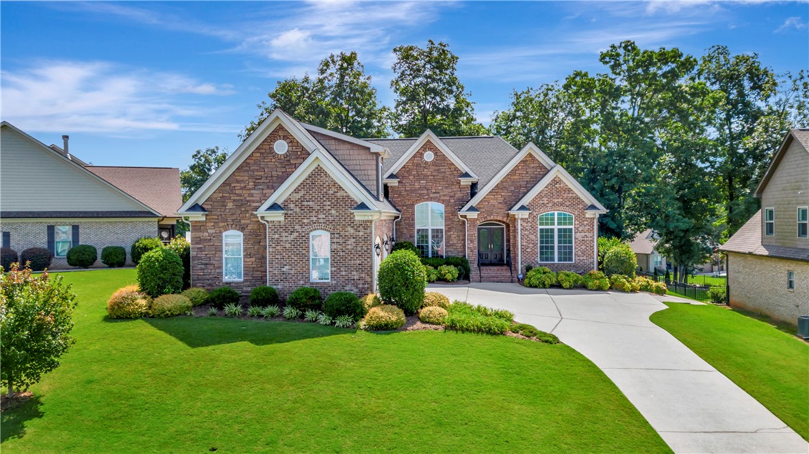 108 Viaroma Drive
