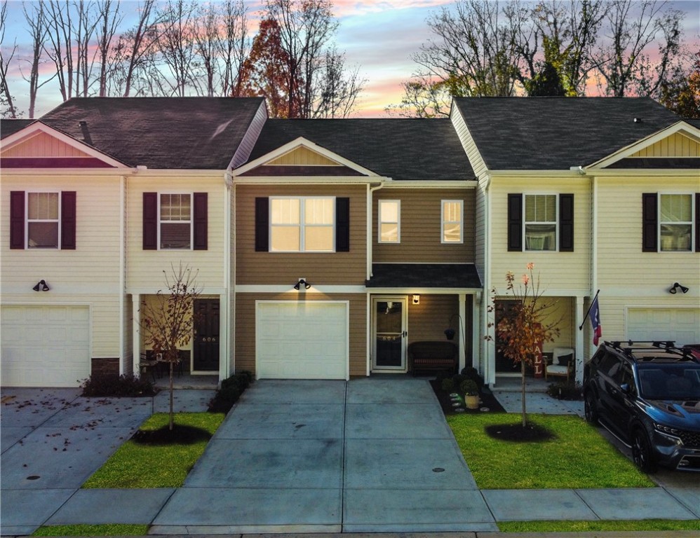604 Oakmont Valley Trail