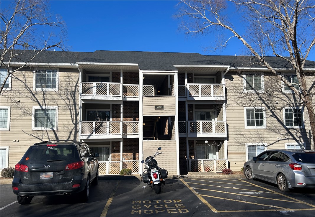 220 Elm Street 322