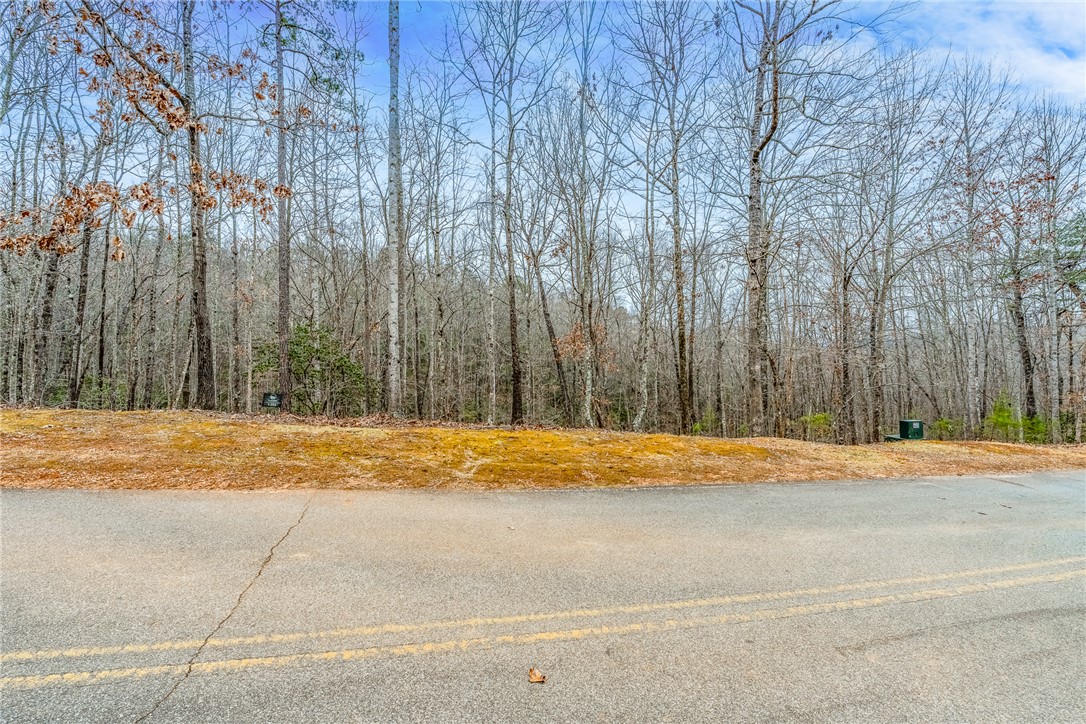 30 Lakes Edge Way