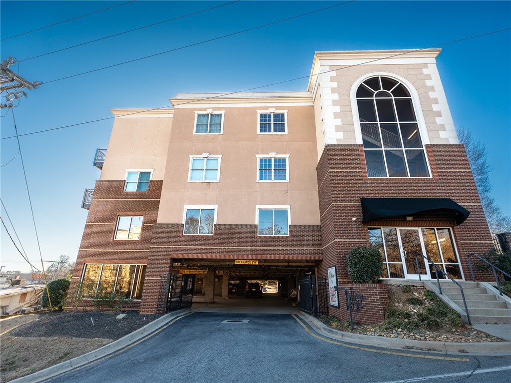 101 Oak Street 224