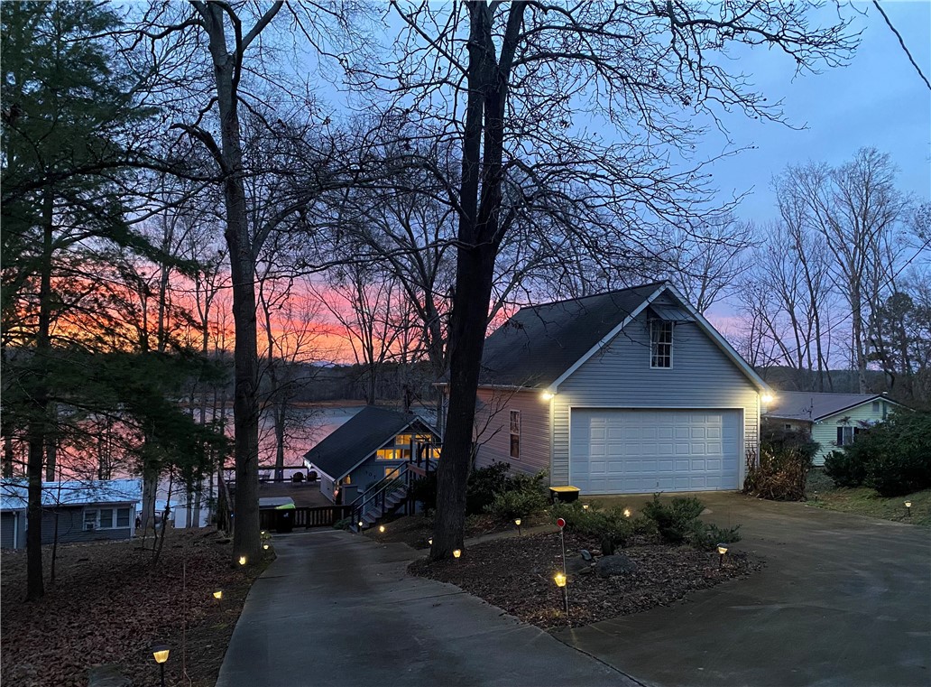 307 Lakeview Drive