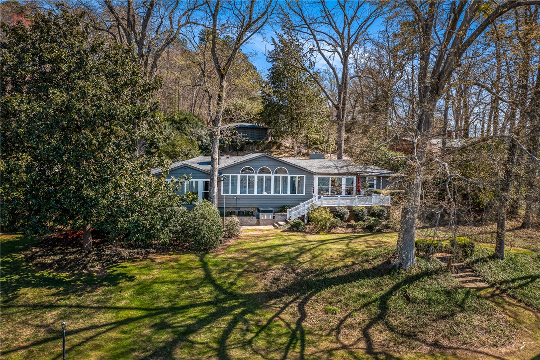 830 Lakeside Drive