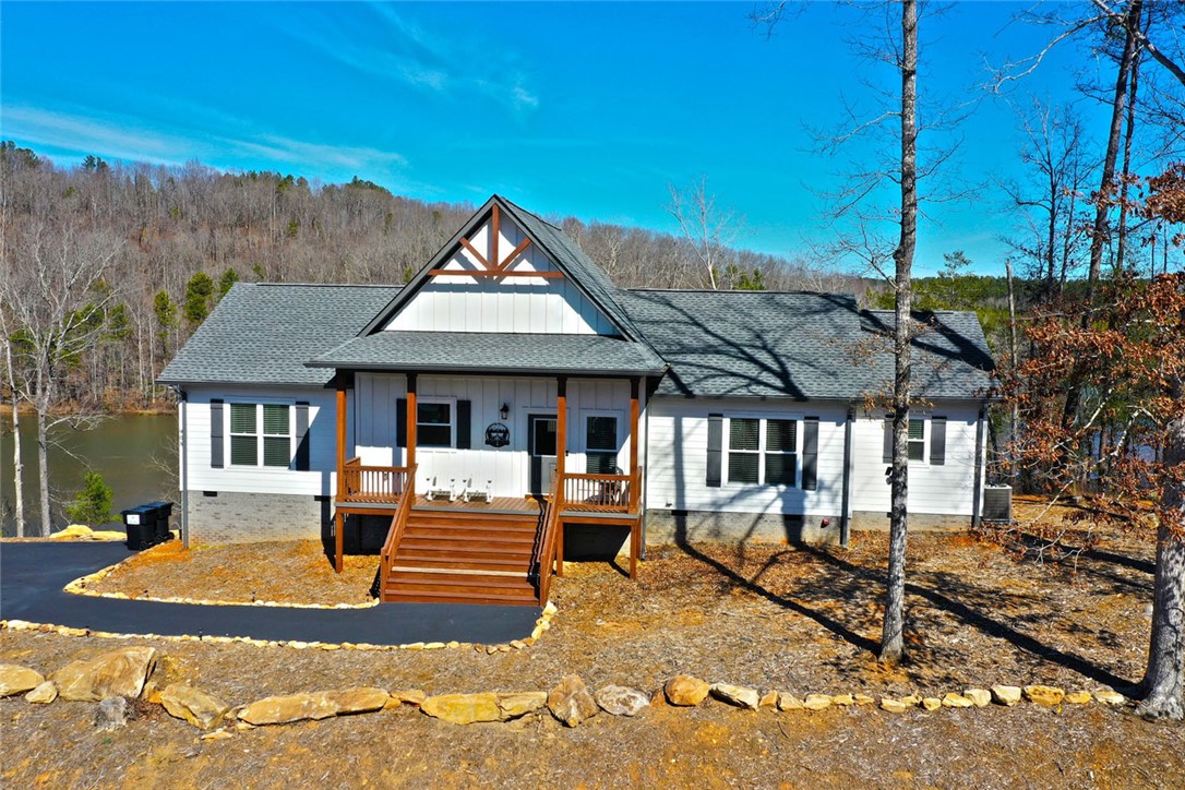 908 Clear Point Trail