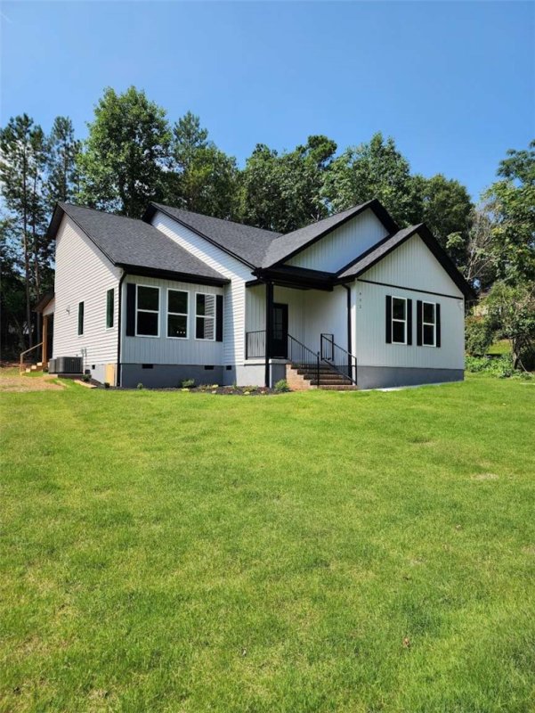 402 Edgewater Drive