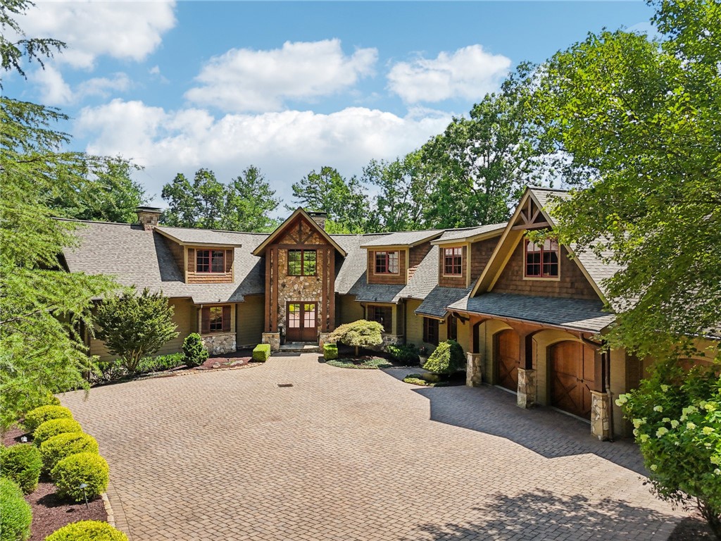 812 Lake View Court