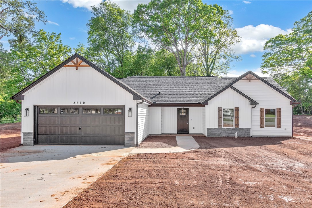 105 Leon Drive