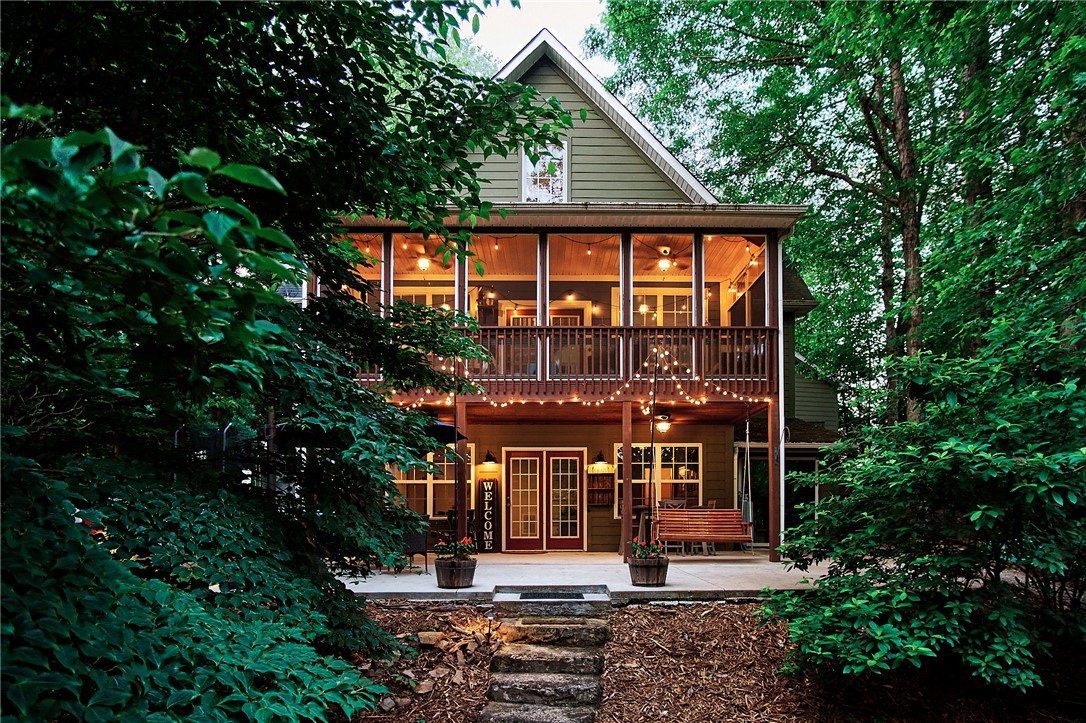 141 W Waters Edge Lane