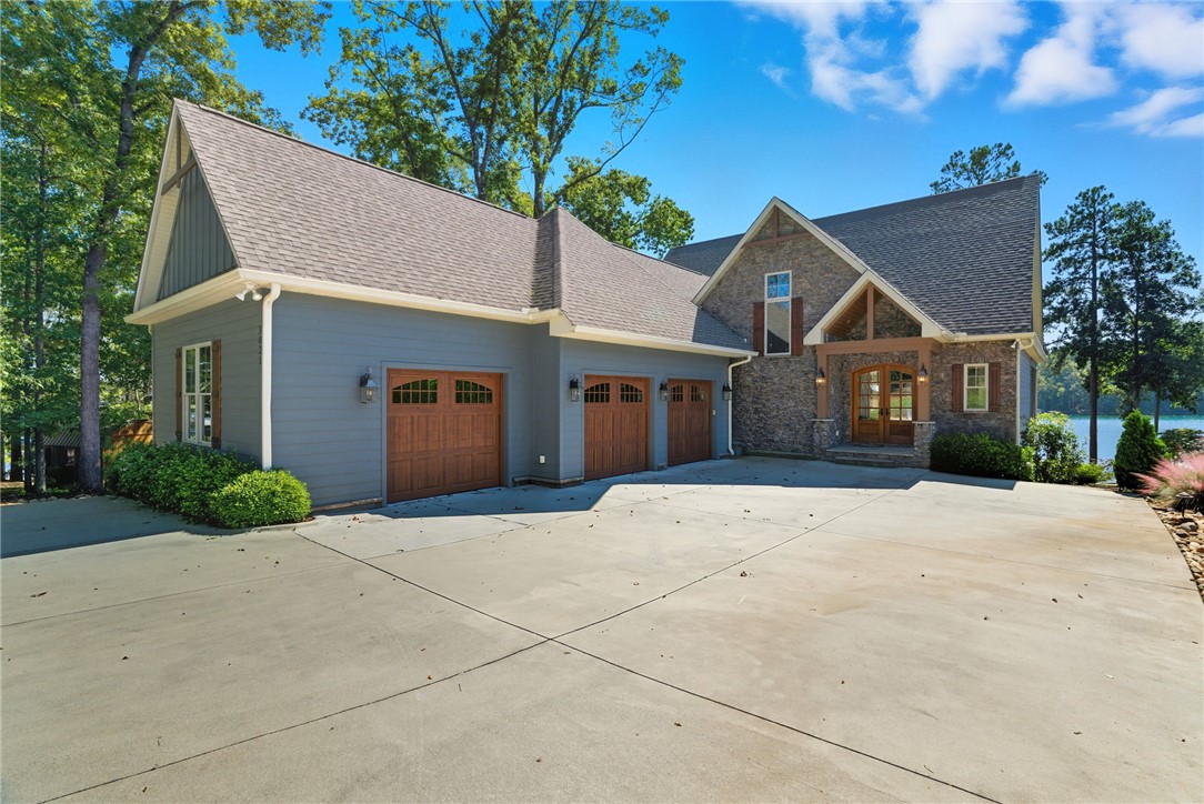 3021 Deep Water Way