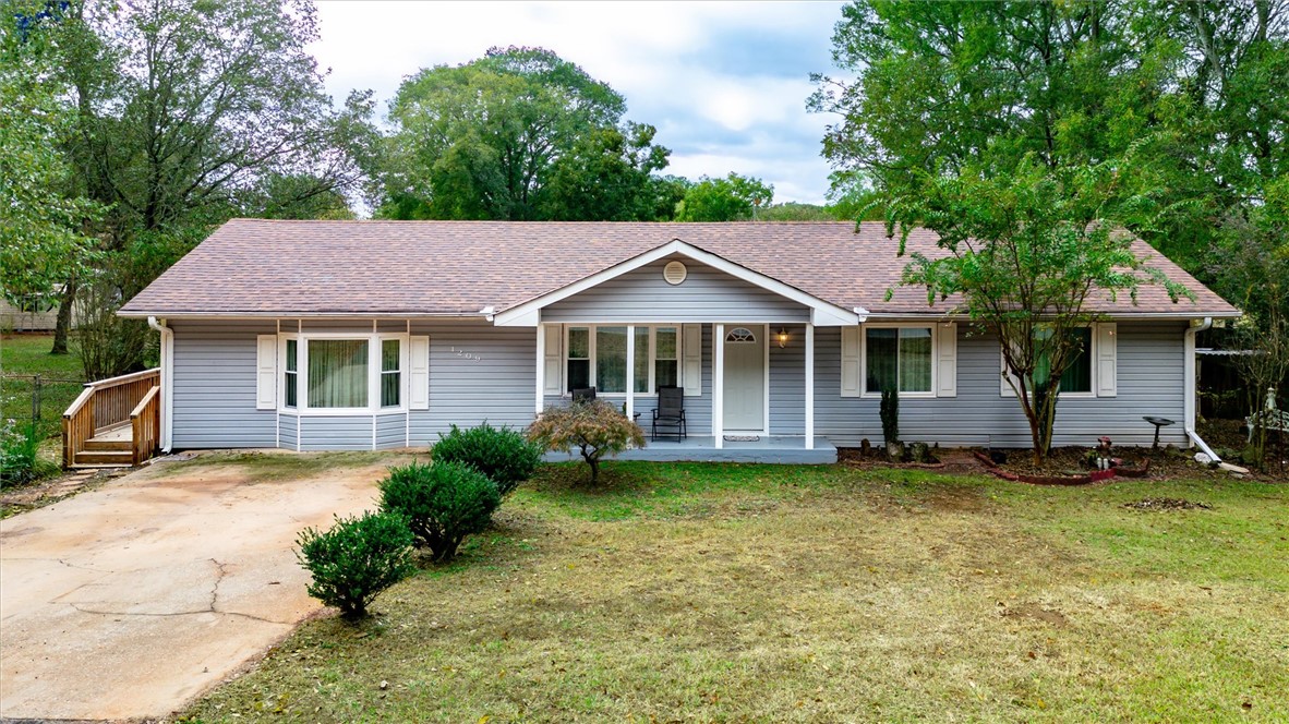 1209 Centerville Road