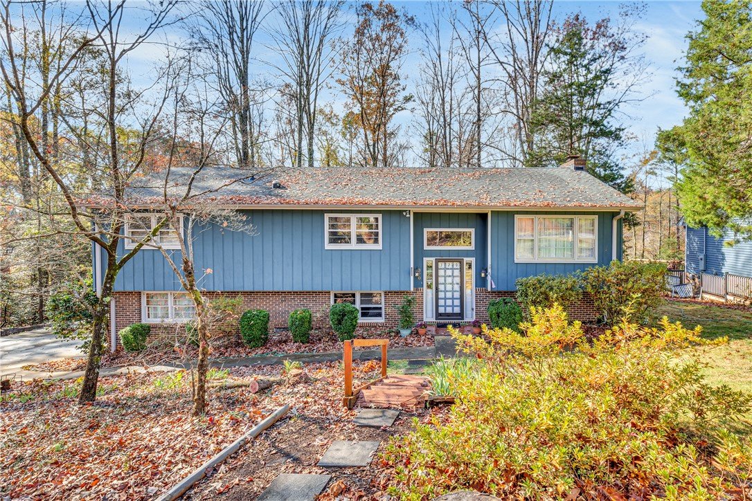 320 Longview Terrace