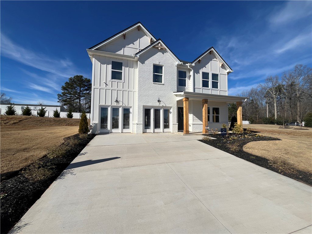 8 Juniper Valley Circle