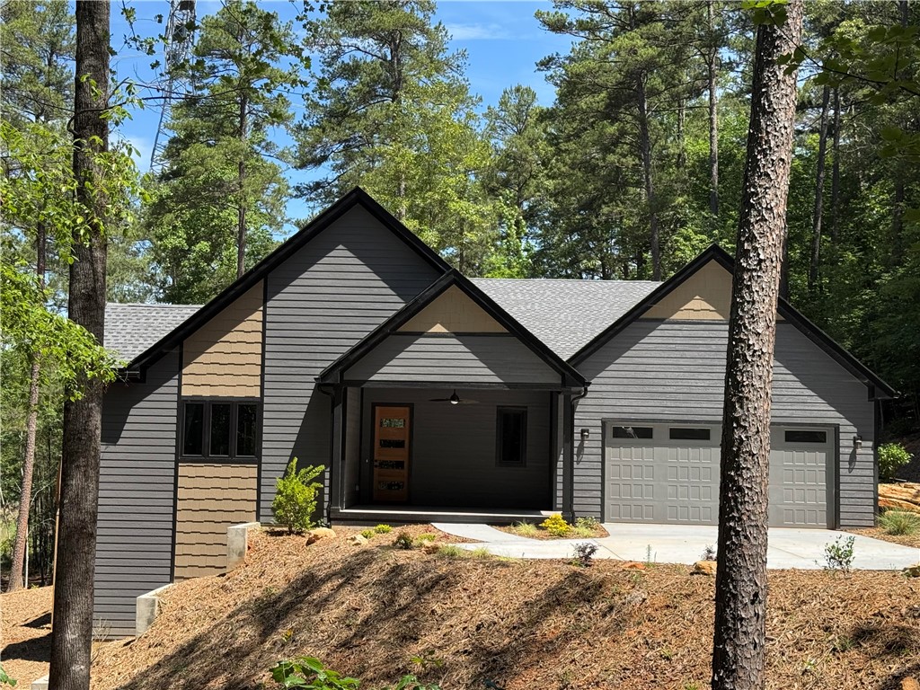 940 Coachmans Trail