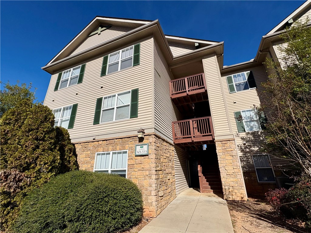 501 Harts Cove Way