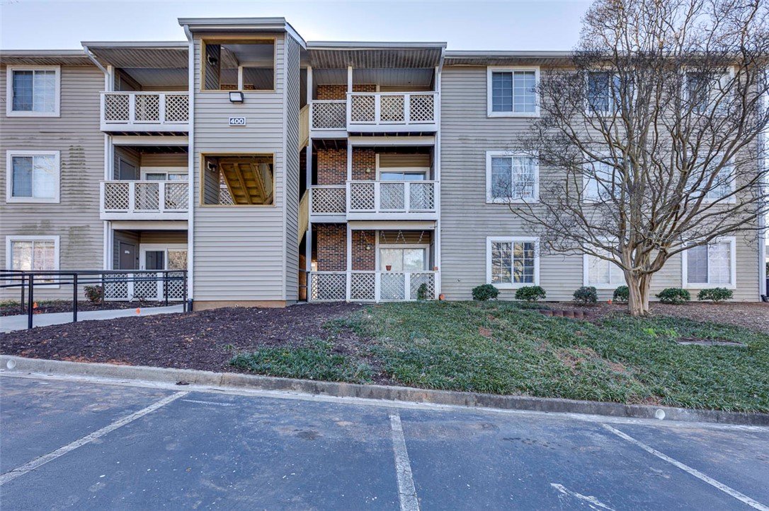 220 Elm Street 422