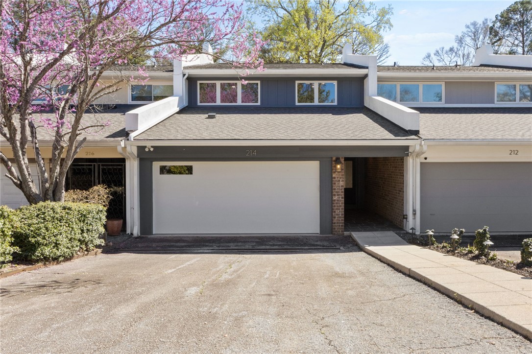 214 Holiday E Avenue