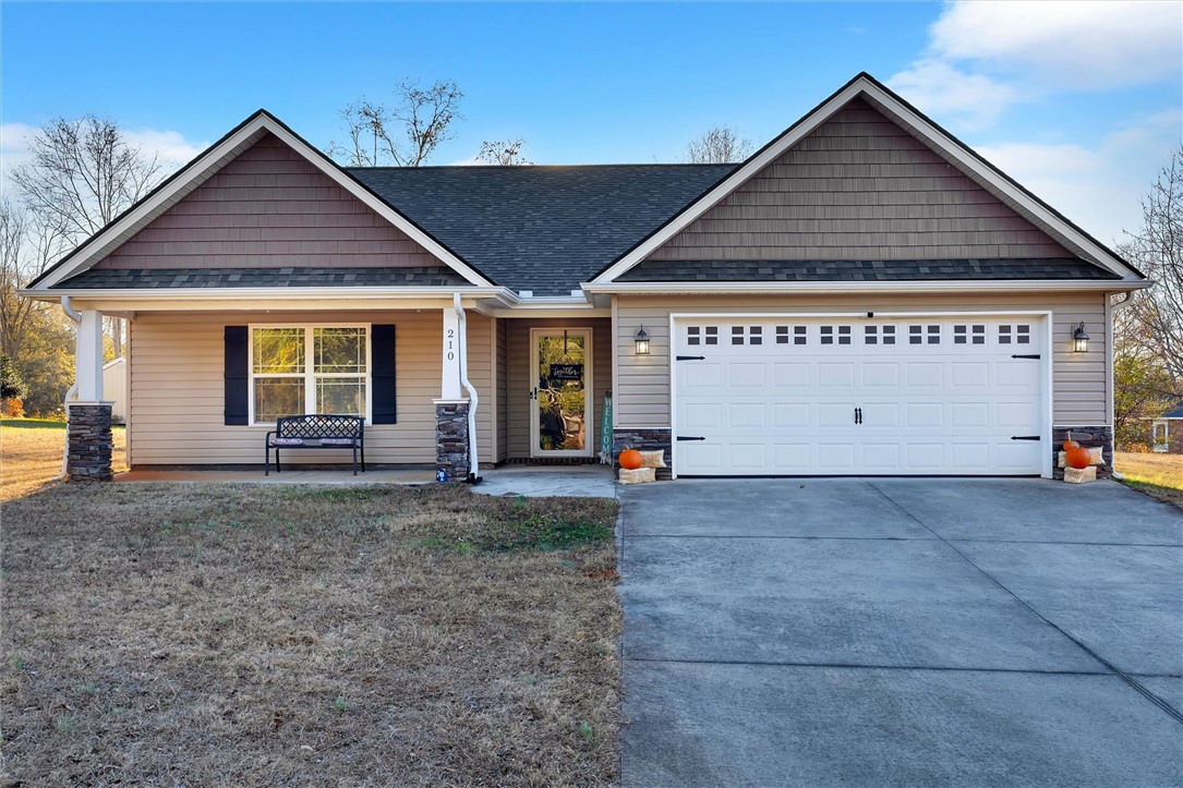210 Rhoe Circle