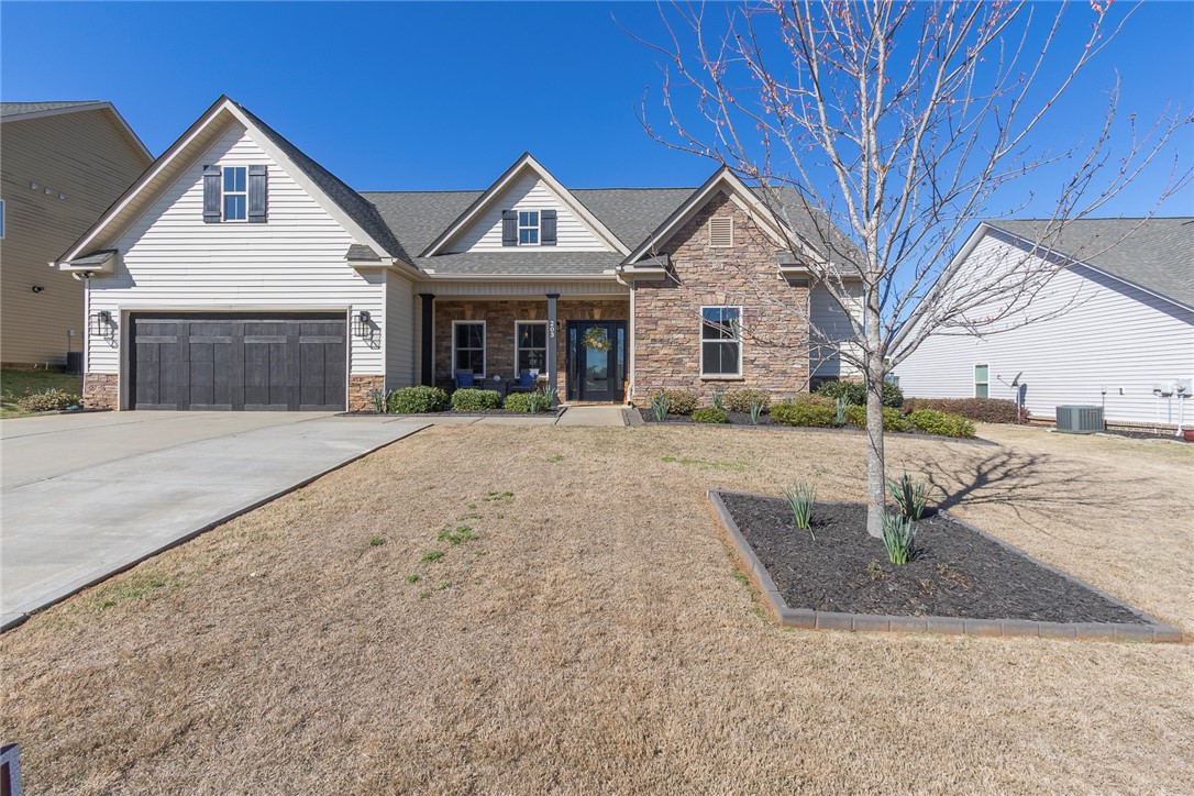 203 Graceview W
