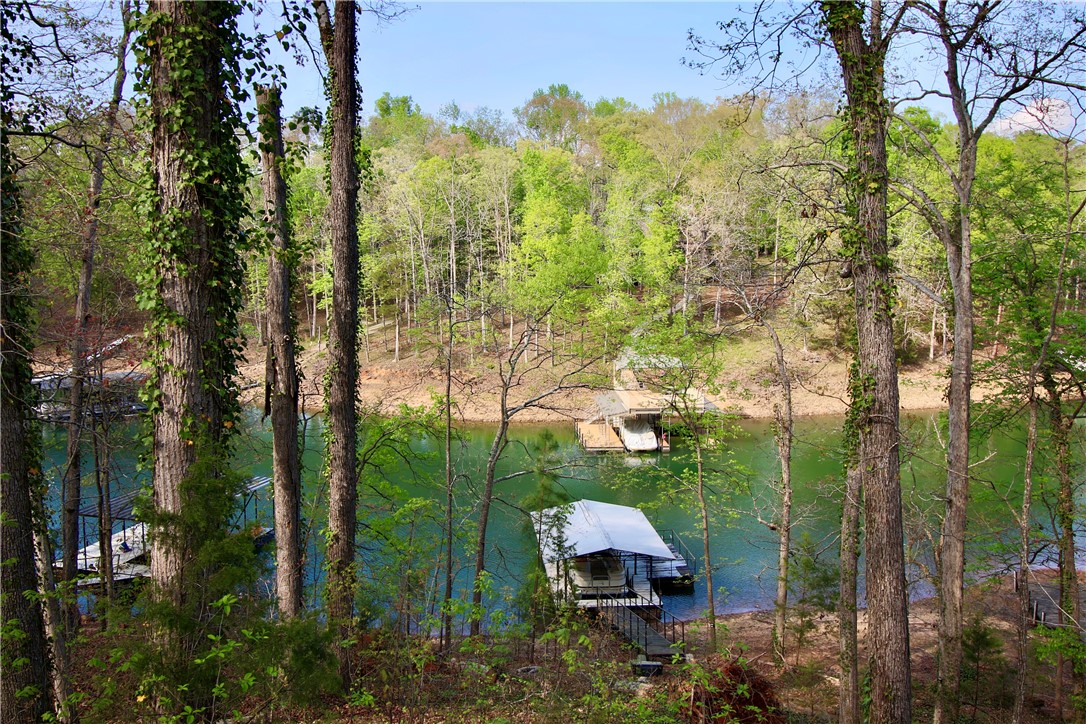 1221 Broadwater Drive