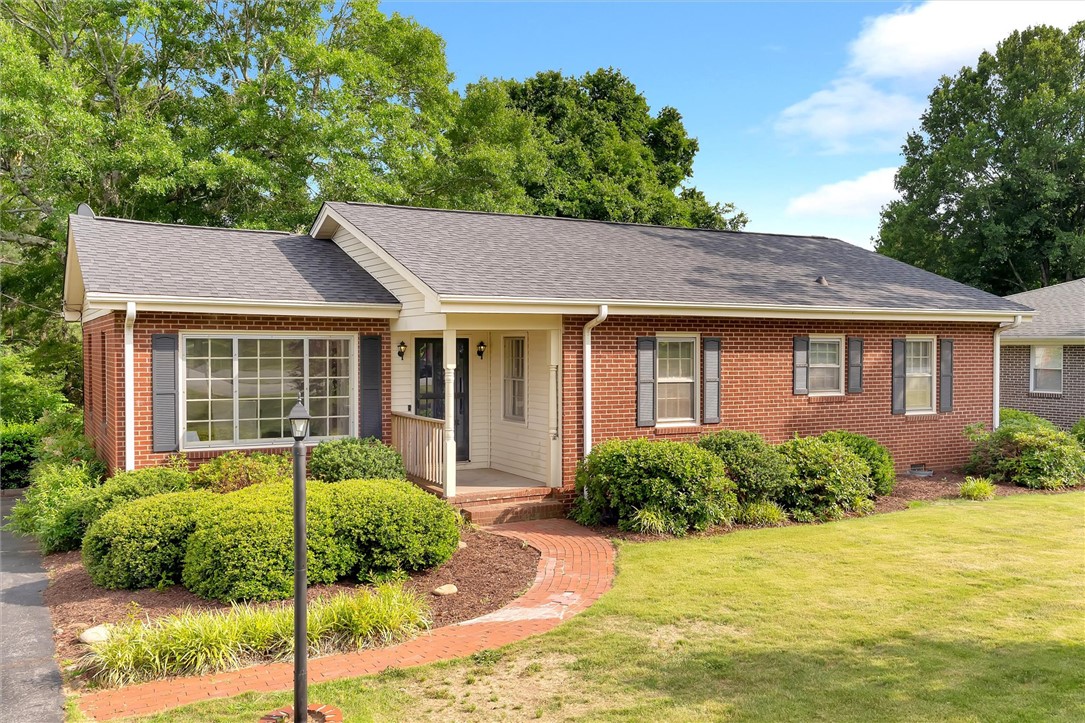 206 Hillside Drive