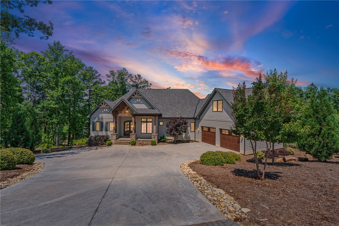 559 Leaning Pine Trail