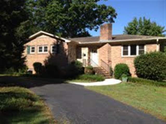 211 Leslie Lane