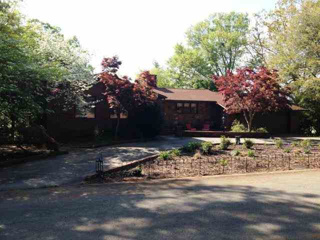 207 Leslie Lane