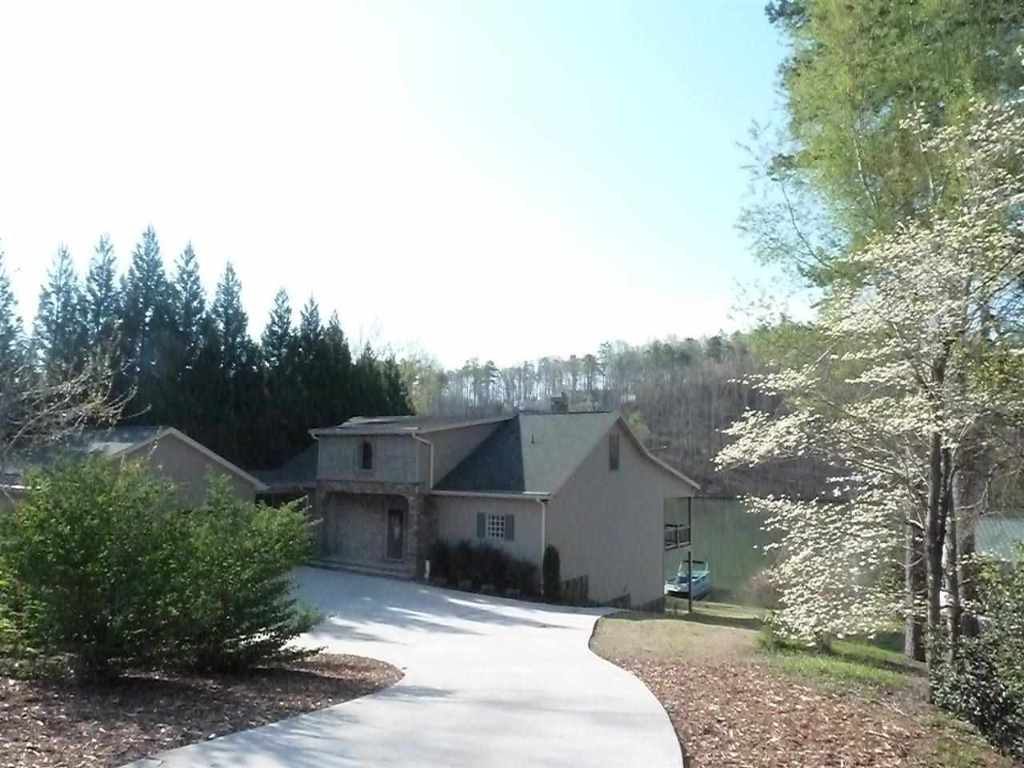 617 N Lake Drive