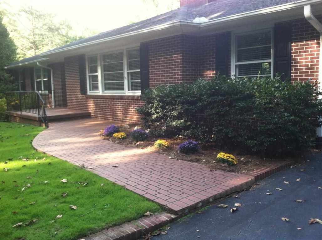 103 Crestwood