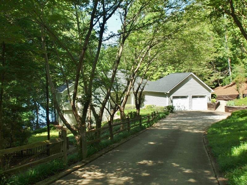 200 Royal Oaks Drive