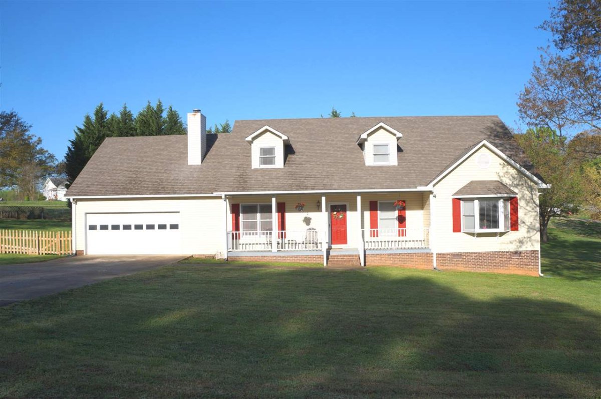 100 Laurel Walk