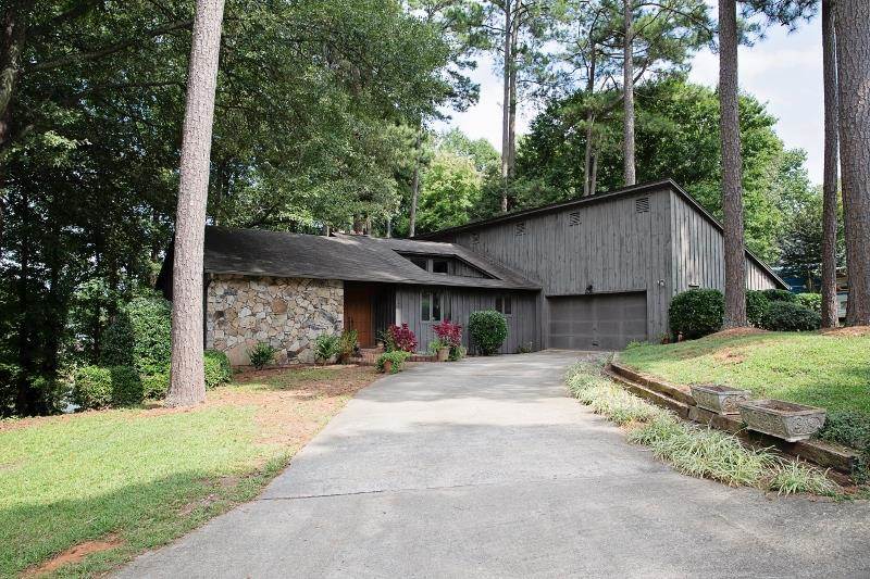 2600 Saxony Drive